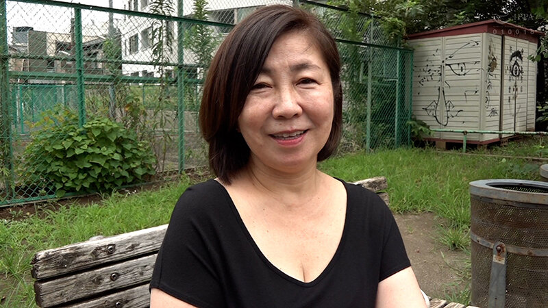 人妻 「還暦熟女の初AV！お堅い職業の性欲全開オナニー公開」h_1724h077g00001